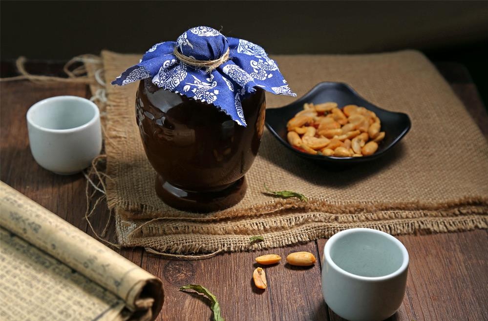 小酌一杯好白酒冬日暖心又暖身