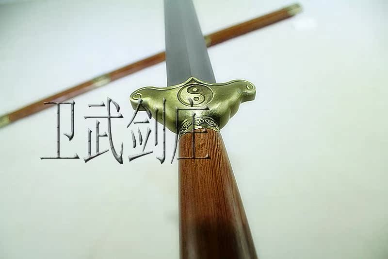 龙泉卫武宝剑太极软剑不锈钢太极八卦形意晨练不锈钢双手剑未开刃
