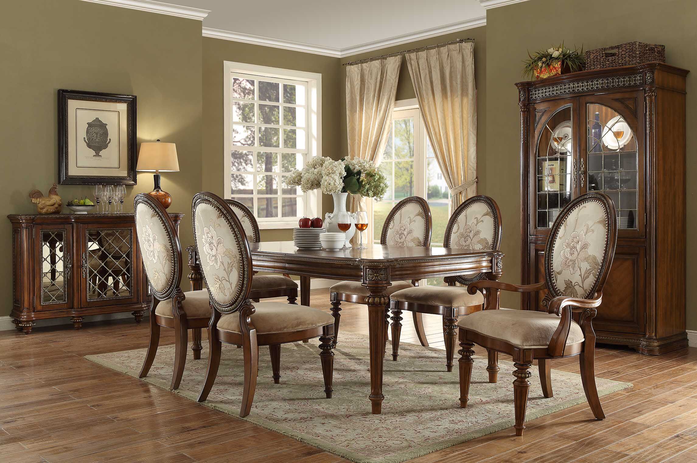 装点餐厅少不了美式风格餐桌椅