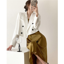 Style Short Style Suit Jacket Spring 2022 New Small Subtemperament Superior Sense Slim double-row buttoned white Western suit