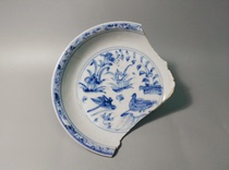 Ming Dynasty Chenghua blue and white Manchi Jiao pond Mandarin duck elegant hair color equal Green residual plate porcelain