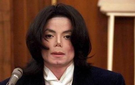 山根与鼻梁成直角,此鼻又称君子鼻,既懂得理财,投资,又富正义感,是