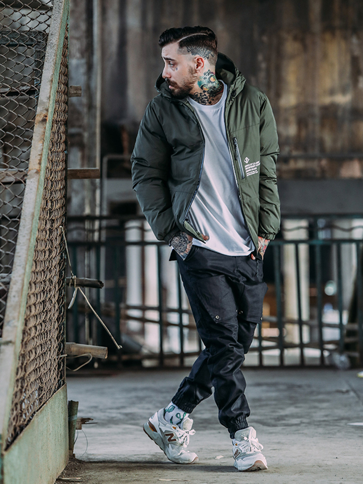 穿暖才能做暖男,工装多袋连帽棉服,过个暖暖的冬季.