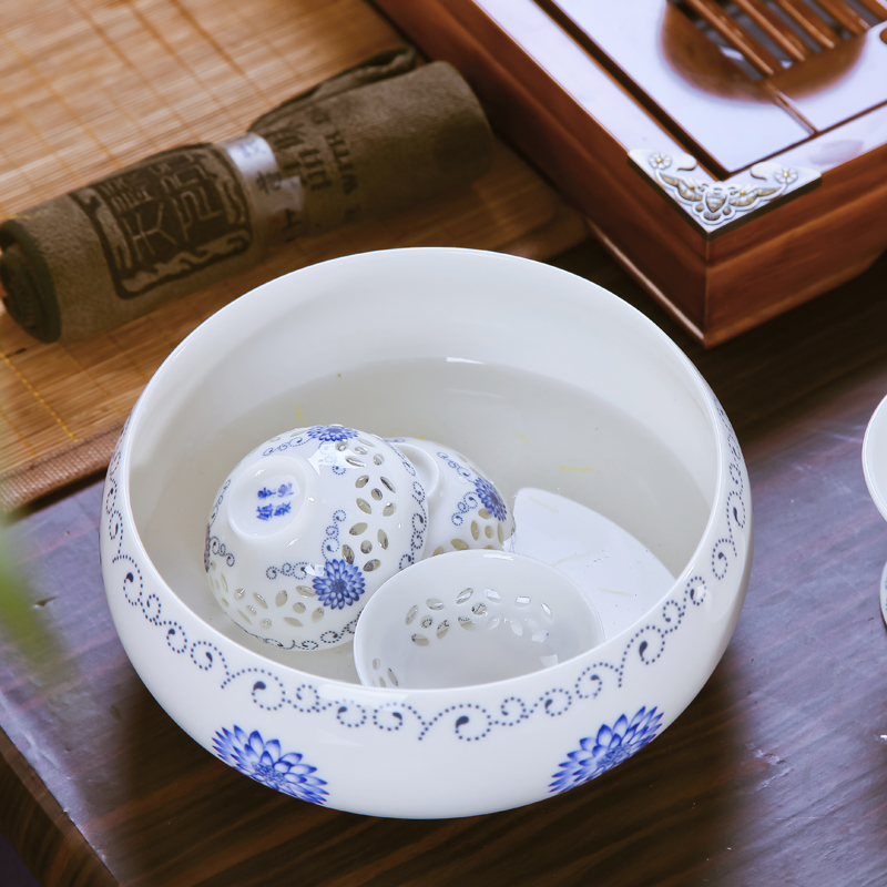 Jingdezhen blue and white porcelain and exquisite tea tureen suit kung fu tea cups to wash the teapot