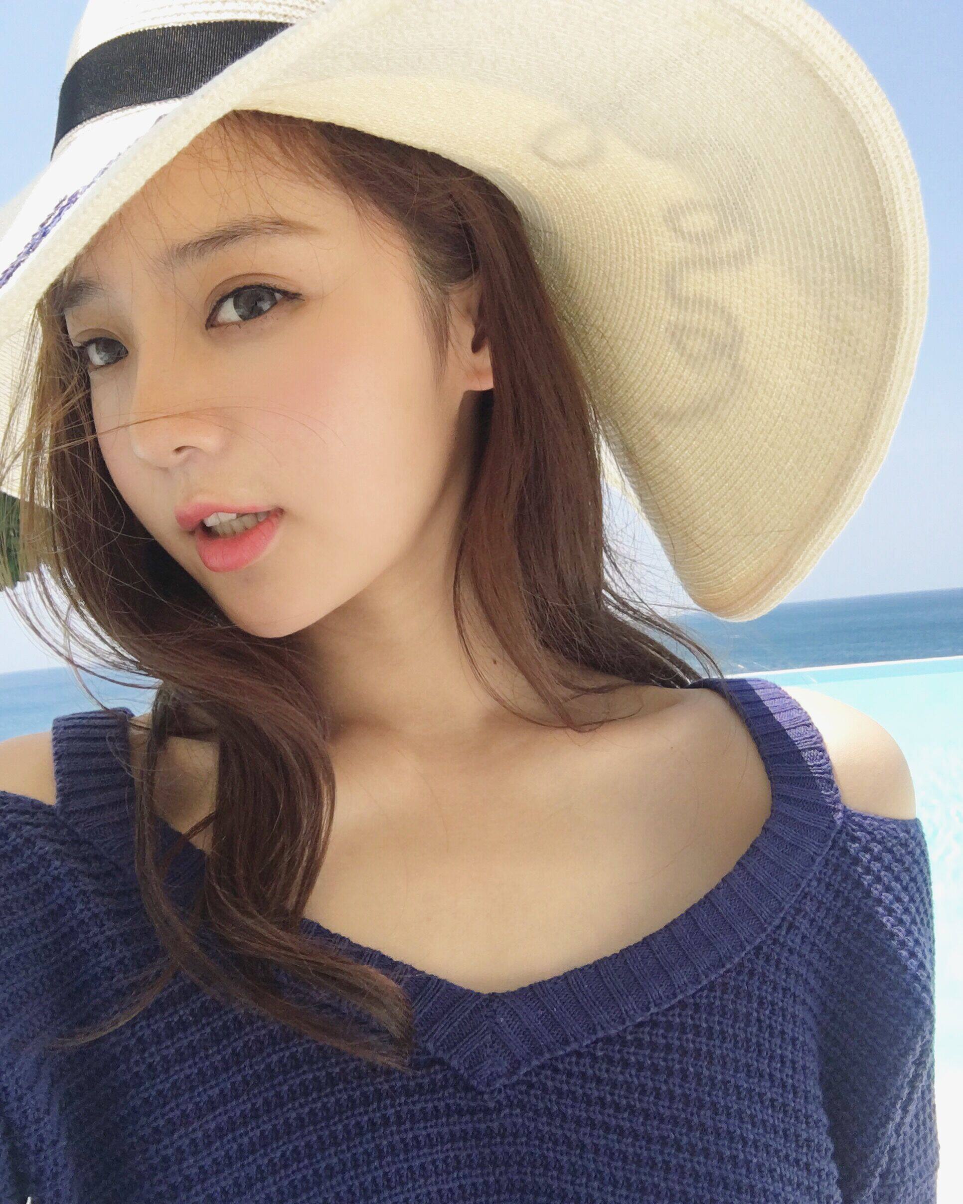 美美的夏夏:春季新品 店主自留 绝美显锁骨露肩 百搭针织上衣