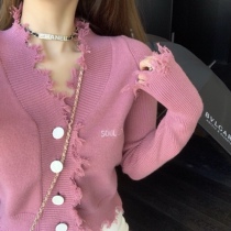 CHICYOU (Sweet Teenage Girl) Tricolour Cut Crocodile Embossing Leather Buttoned Letter Embroidery 100 Hitch Knitted Sweater