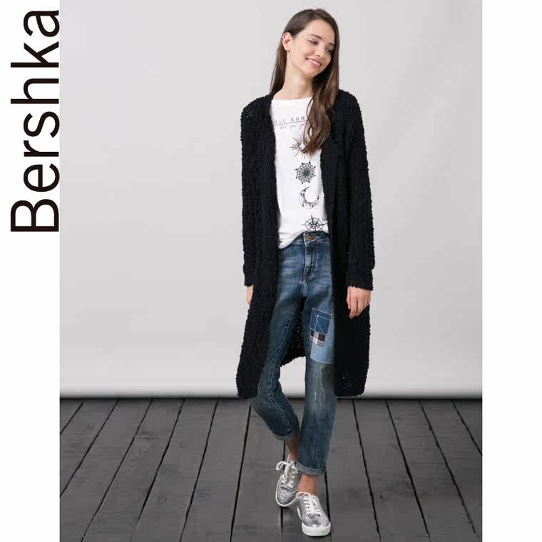 Bershka BSK 补丁装饰舒适款牛仔裤 05185179