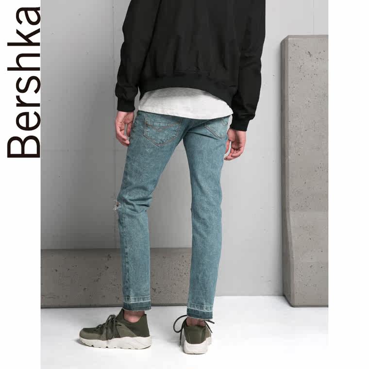 Bershka 破洞牛仔裤 05310251