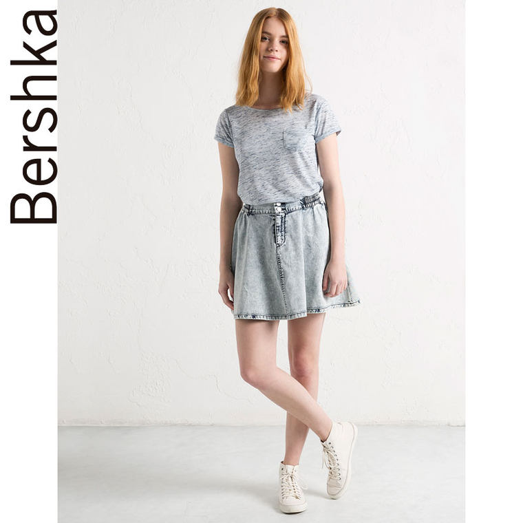 Bershka BSK 带口袋基本款T 恤衫 02239443