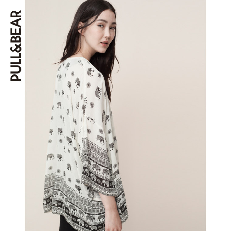 PullAndBear 女士垂性图案和服式外衣 09471311