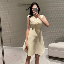 2021 Summer D family with the same cream white French sleeveless V collar dress temperament to be thin and thin and long skirt