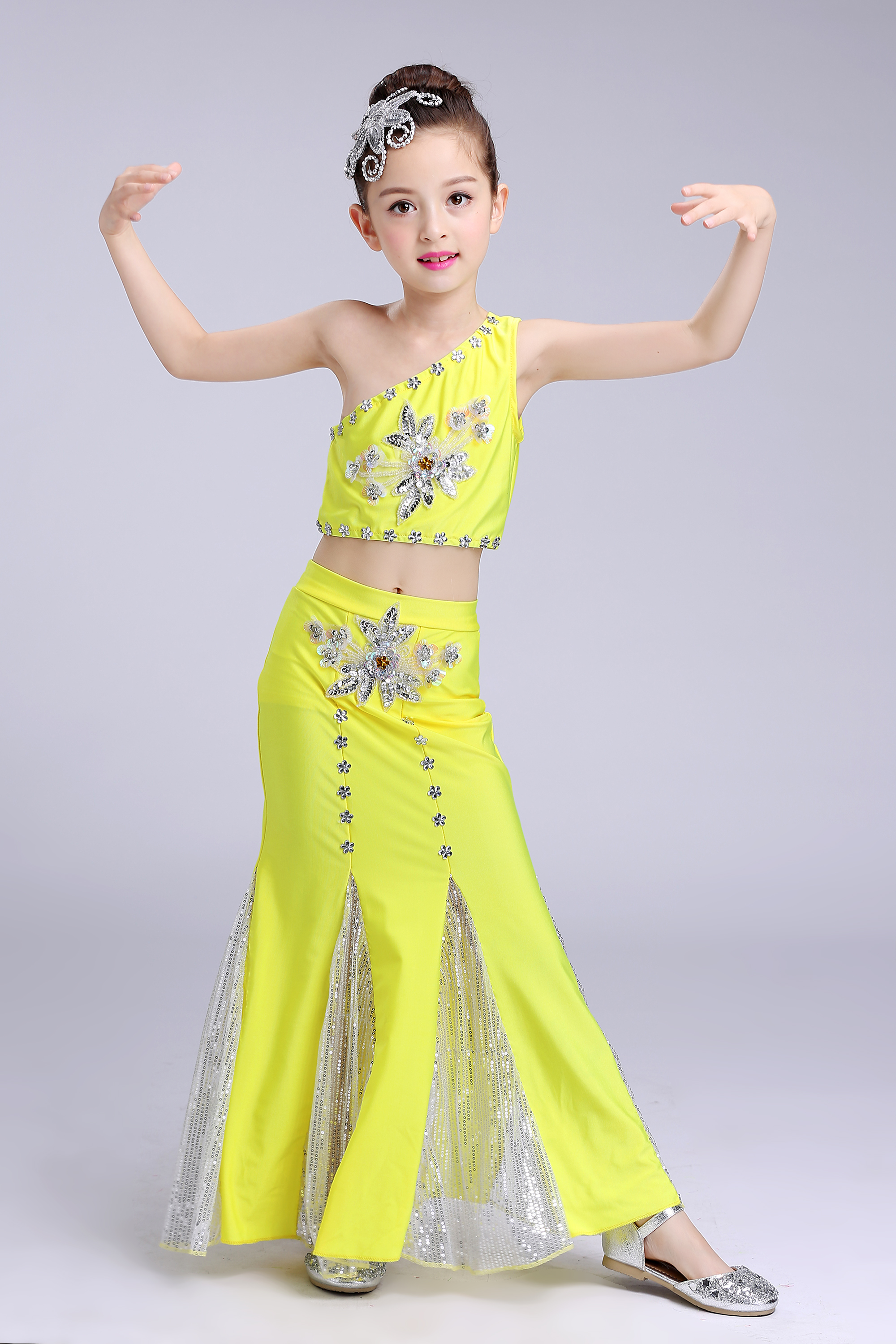 新款儿童傣族舞蹈服孔雀舞新款女童民族舞蹈服亮片傣族舞