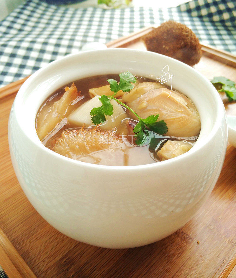 寒冷的冬天为自己及家人做上一锅热腾腾的养生菌汤,不仅能暖身体,还有