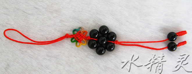 此款坠是用玉线编织而成的黑玛瑙七星阵!