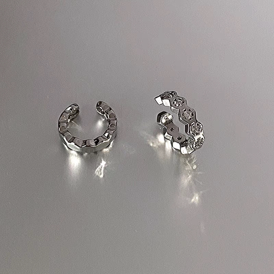 남성용 틈새 틈새 레트로 디자인 귀 뼈 클립을위한 유명 인사의 잘 생긴 귀 클립은 불규칙하고 다목적 고급 귀 주얼리 남성용 틈새 틈새 레트로 디자인 귀 뼈 클립을위한 유명 인사의 잘 생긴 귀 클립은 불규칙하고 다목적 고급 귀 주얼리