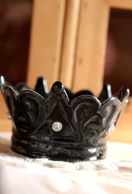 高雅黑闪钻浮雕皇冠摆件陶瓷烛台家居装饰品礼品工艺品