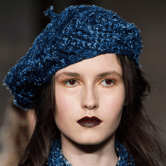 帽子的点缀却可以给你毫不费力的美人靠衣装马靠鞍它到底有什么魔力