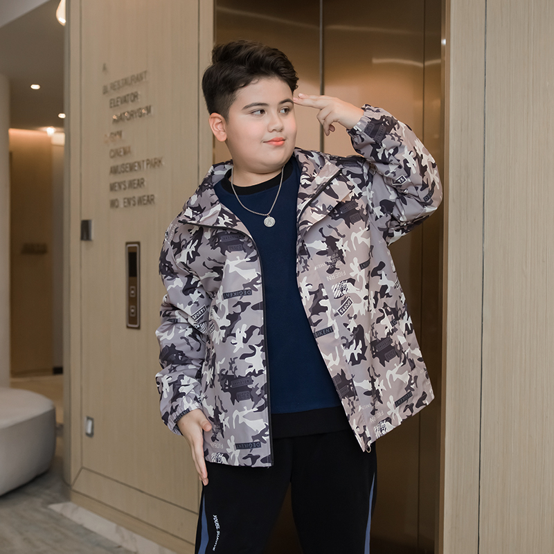 Fat boy spring and autumn coat in the big boy plus fat increase loose camouflage top fat boy autumn large size windbreaker trend