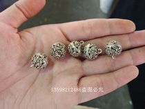 Antiques Ming and Qing antique Tibetan Miao Silver old objects White copper flowers blooming rich hollow button exquisite small copper buckle
