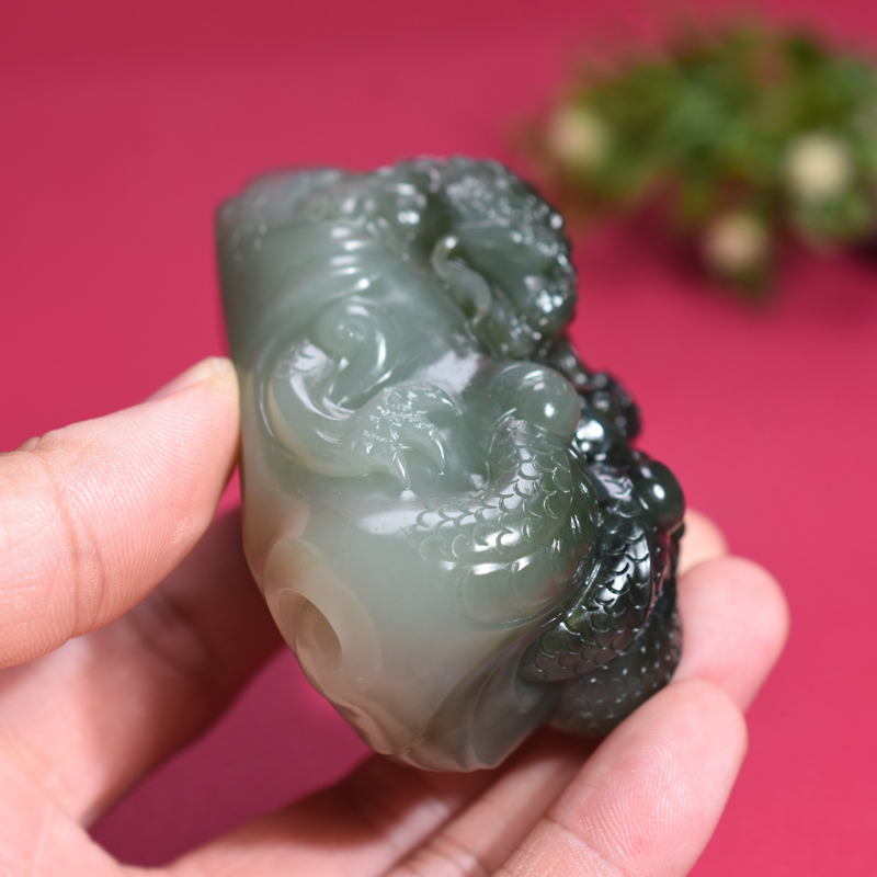 双龙护主219g新疆和田玉翠青籽手把件籽料带翠浓艳耐看温润老熟