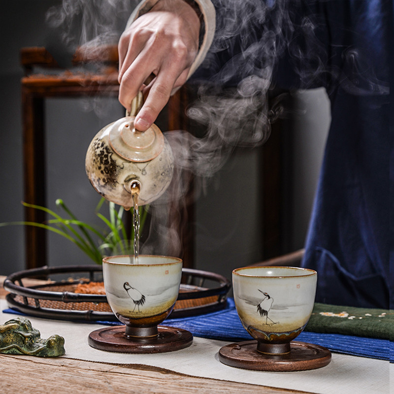 The Poly real scene coarse pottery teacup Japanese kung fu masters cup hand - made crane dance piece of retro firewood footed by hand