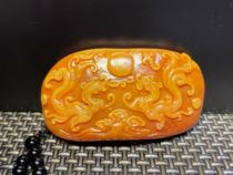 Northern Laos Tian Huangfu in front of his immediate boutique with seal engraving lettering hand-made frozen stone Yaan green raw stone