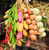 Simulation garlic braid hanging chili string potato string wall decoration simulation vegetable model props farmyard layout