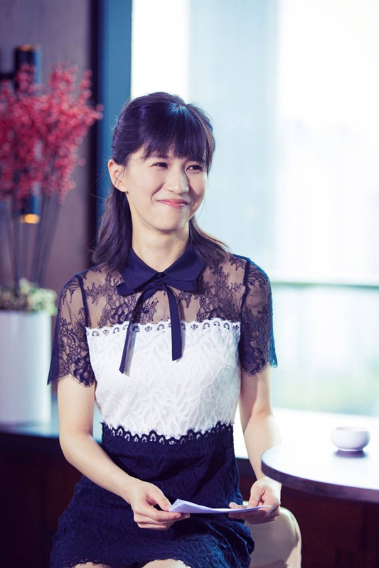 sm独家定制19春夏papi酱同款时尚经典半透黑白蕾丝连衣裙唐嫣同款