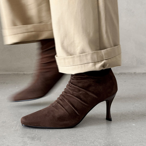 lorem Hong Kong 25 winter retro women's boots fashionable temperament thin heel pointed toe sheepskin rear zipper thin fashion boots
lorem Hong Kong 25 winter retro women's boots fashionable temperament thin heel pointed toe sheepskin rear zipper thin fashion boots