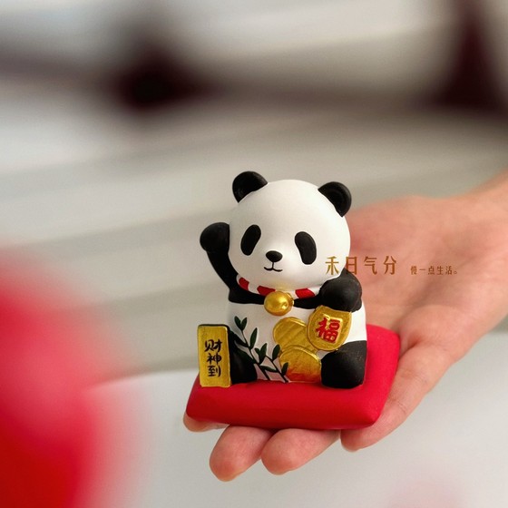 Heriqi breaks up hand-painted Fubao giant panda aromatherapy plaster desktop car ornaments for foreigners souvenir gift box
Heriqi breaks up hand-painted Fubao giant panda aromatherapy plaster desktop car ornaments for foreigners souvenir gift box