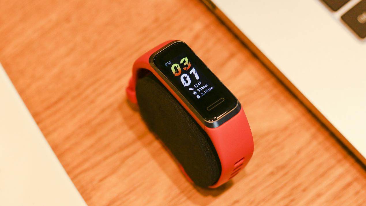 华为手环4体验适合办公族的科技单品