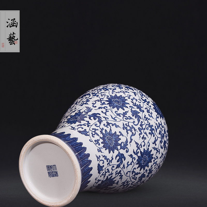 Hand - made antique blue and white porcelain of jingdezhen ceramics name plum bottle of flower arranging the sitting room of Chinese style decoration gifts TV ark, furnishing articles