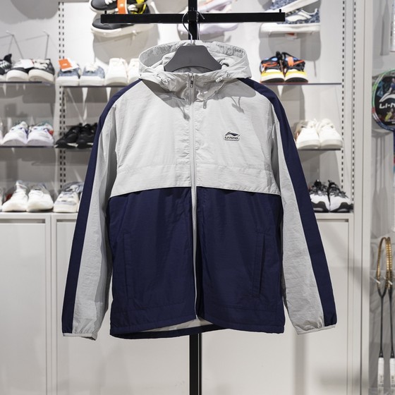 Li Ning sports windbreaker 2025 spring new fashion trend men's plus velvet warm loose jacket AFDV175
Li Ning sports windbreaker 2025 spring new fashion trend men's plus velvet warm loose jacket AFDV175