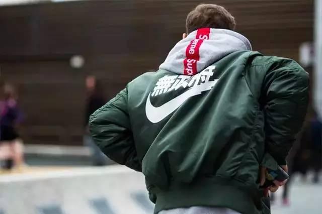 还有这件「无政府」ma-1 夹克 乍一看以为是 nike 的 还有以为是