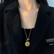 Golden Decorated Titanium Steel Necklace Advanced Sensation Sweater Chain Woman 2021 New Tide Autumn Winter Temperament Long Style Not To Fall