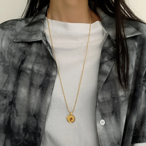 Titanium steel sweater chain 2021 new tide-long small crowdgold queen card decoration necklace woman autumn and winter not falling