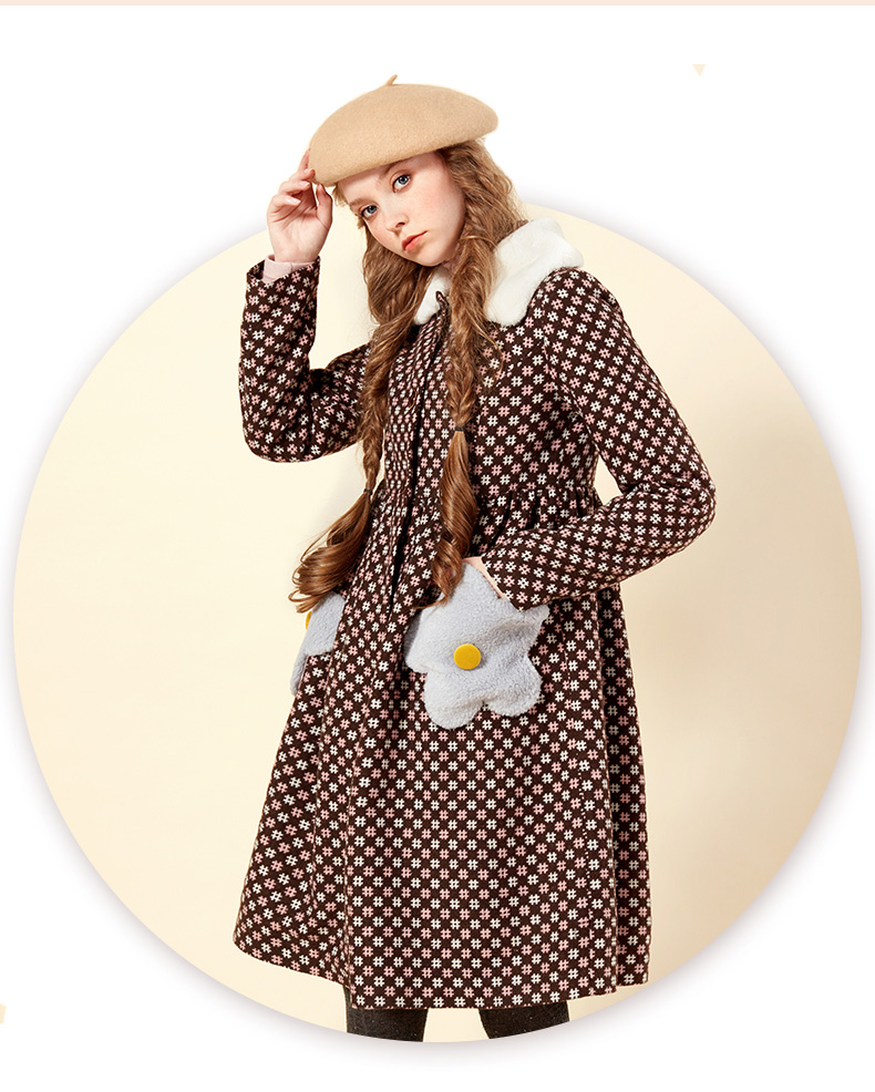 树夏木耳边高领镂空毛衣