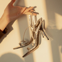 OMG is so nice that the old board lady is also very fond of heel with high 6CM and 9CM silver and a little crowdsourced sandals