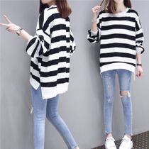 Pregnant womens coat spring new 2020 fashion tide mom large size Korean T-shirt spring and autumn short stripes pregnant womens sweater