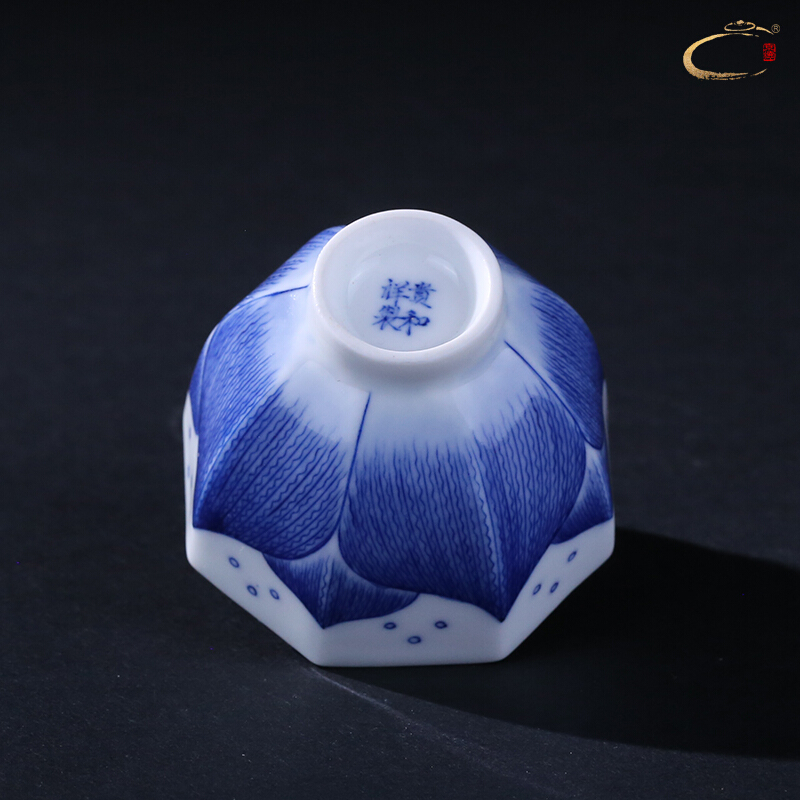 Jingdezhen blue and white net lotus and auspicious pure manual master cup eight square cup kung fu tea cup hand - made sample tea cup