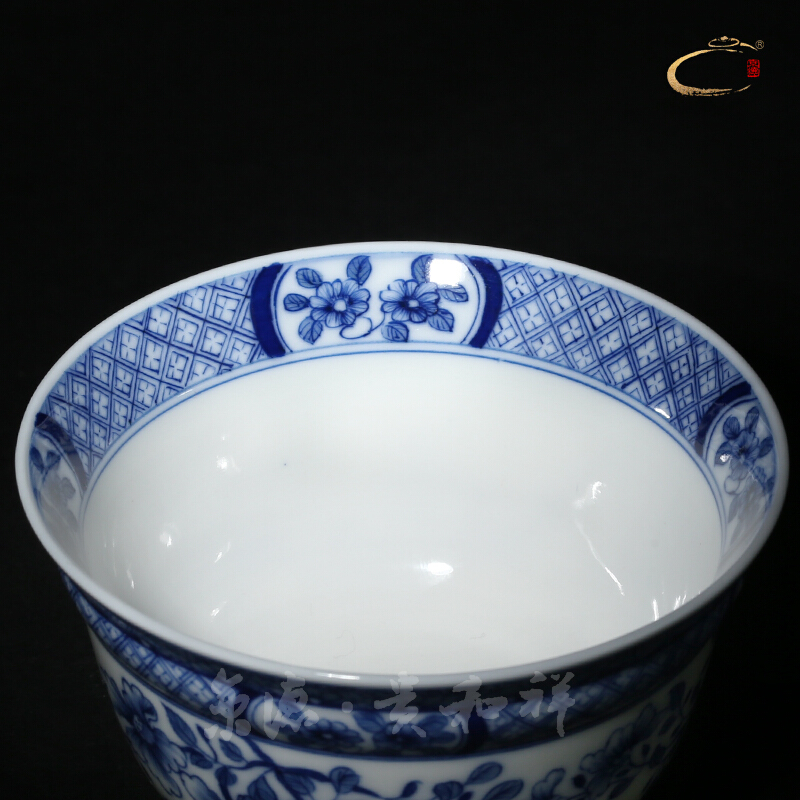 Jingdezhen blue and white tureen and auspicious hand - made kung fu tea set checking ceramic bowl three tureen tea cups