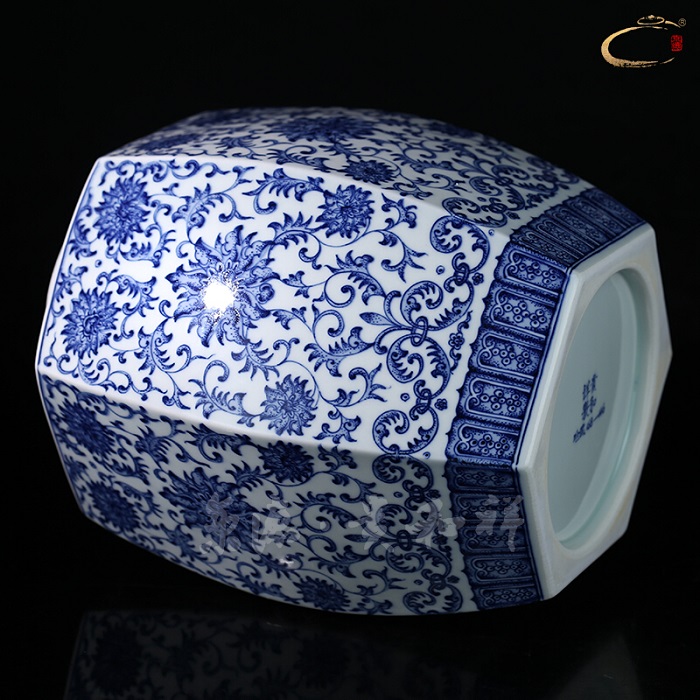 And auspicious six - party caddy fixings jingdezhen blue And white tie up branches master hand draw large tea tins gift box