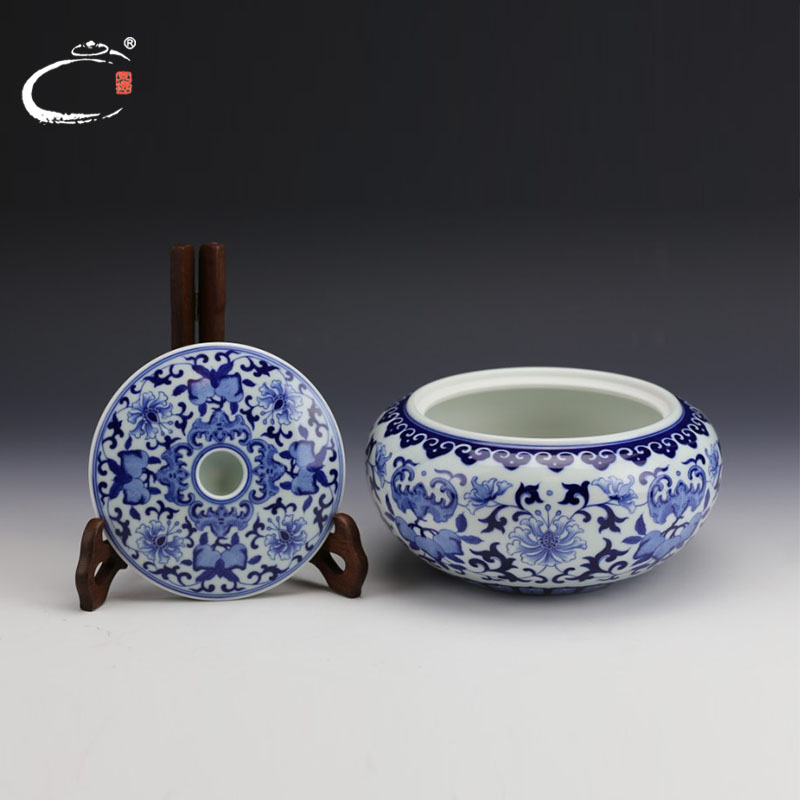 And auspicious manual live caddy fixings of blue And white porcelain of jingdezhen ceramic large tea cake as cans sealed tank storage tank