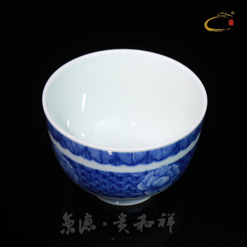 And auspicious jing DE jingdezhen blue And white lotus cup hand - made ceramic cups, kung fu tea cup sample tea cup master list