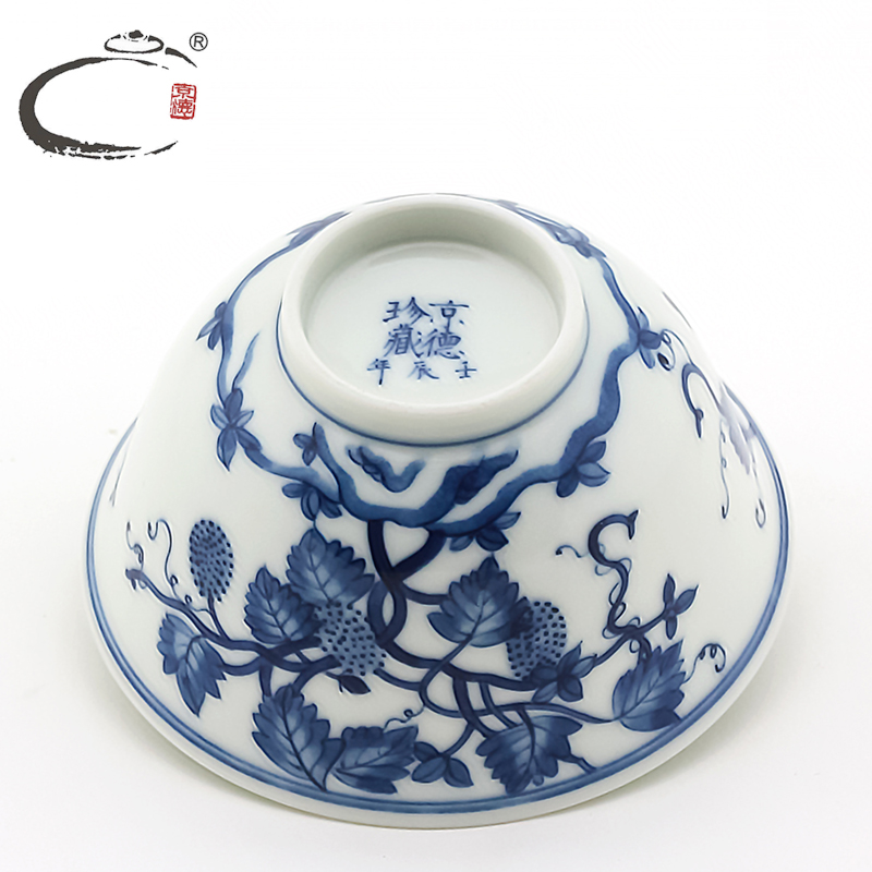 Blue and white grapes and auspicious of jingdezhen ceramic hand - made master kung fu tea cup sample tea cup cup tea bowls