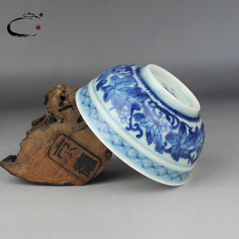 And auspicious jing DE jingdezhen blue And white green design collection cup hand - made ceramic kung fu tea cups sample tea cup