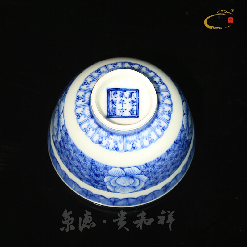 And auspicious jing DE jingdezhen blue And white lotus cup hand - made ceramic cups, kung fu tea cup sample tea cup master list