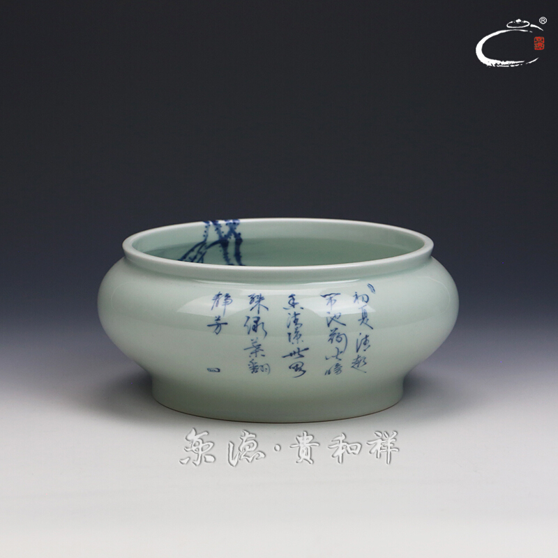 And auspicious jingdezhen ceramics by hand wash to kung fu tea tea accessories cup inside the blue And white color lotus tea to wash to the bird