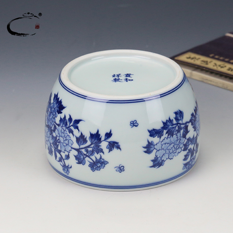 Jing DE auspicious hand - made esteeming harmony of blue and white peony can of jingdezhen ceramic portable by hand seal tea packaging small jar