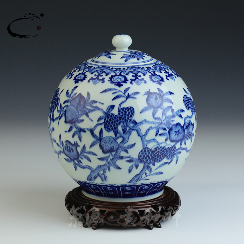 And auspicious jing DE tea ware jingdezhen ceramics by hand And receives loose tea storage POTS ferro longevity tea canister